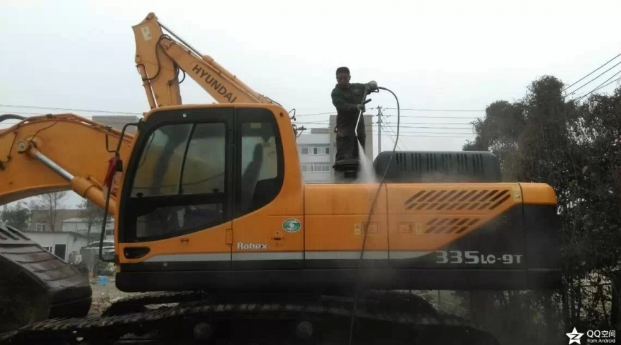 Excavator cleaning